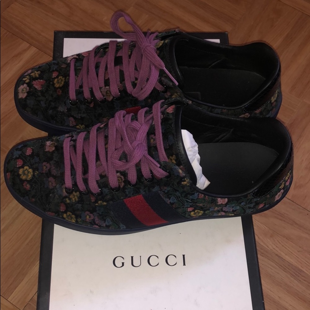 Sneakers - Picture 2 of 5